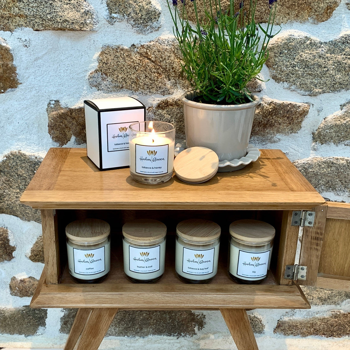 Leather &amp; Oud Scented Candle Holmgreen